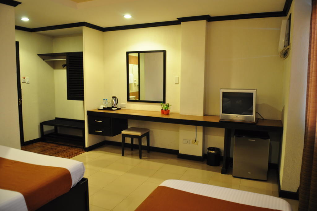 O Hotel Bacolod Extérieur photo