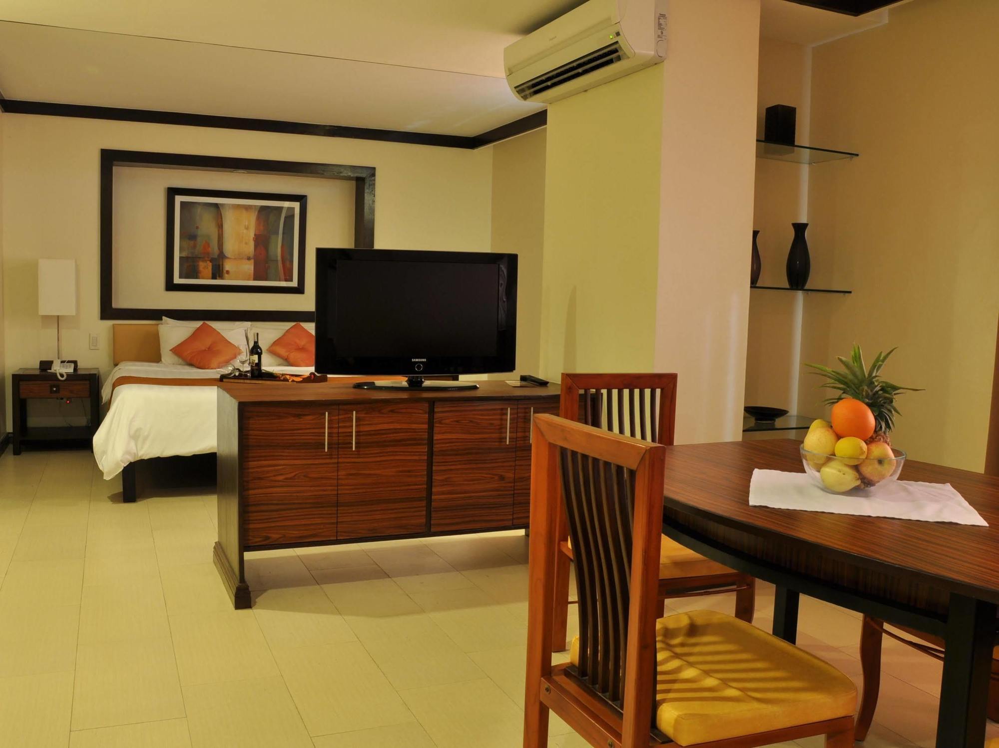 O Hotel Bacolod Extérieur photo